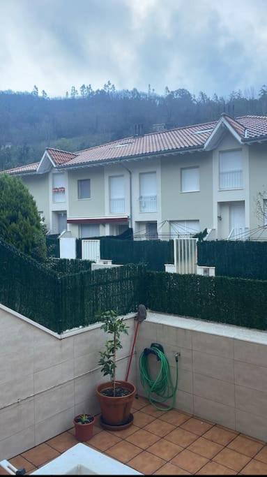 Villa Casa En La Montana Con Piscina De Temporada à Arredondo Extérieur photo