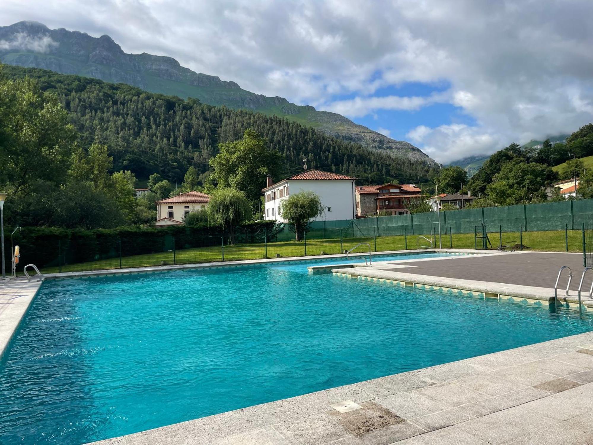 Villa Casa En La Montana Con Piscina De Temporada à Arredondo Extérieur photo